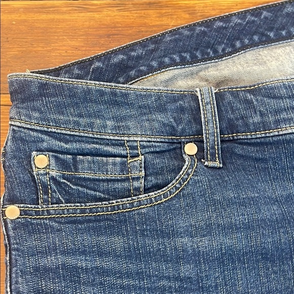 Torrid Blue Jean Shorts with Classic Medium-Wash plus size 22 - Picture 6 of 6